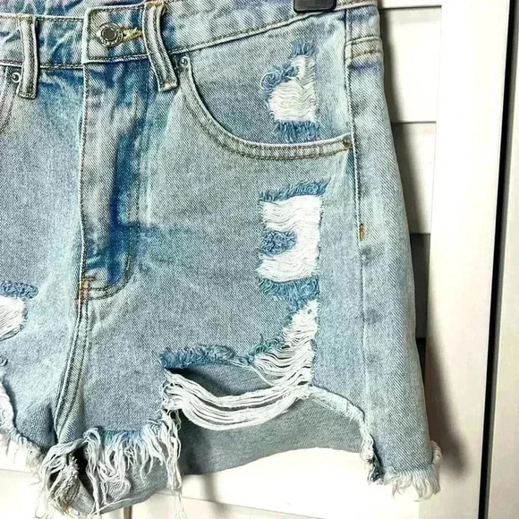 SHEIN High Waisted Ripped Raw Hem Denim Shorts Size XS Light Wash - Picture 2 of 8